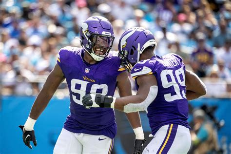 Which pass rushers step up for the Vikings with Marcus Davenport out?