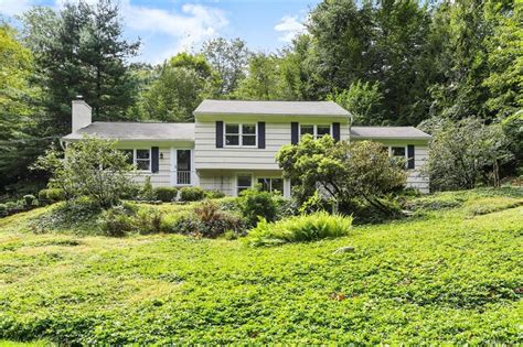 Whippoorwill rd. 32 Whippoorwill Rd is a 2,646 square foot house on a 6,882 square foot lot with 4 bedrooms and 2.5 bathrooms. This home is currently off market - it last sold on June ... 