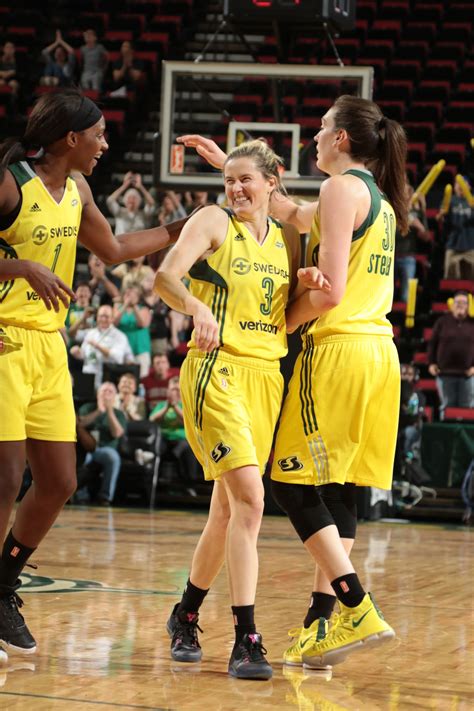 Whitcomb leads Seattle against Minnesota after 23-point game