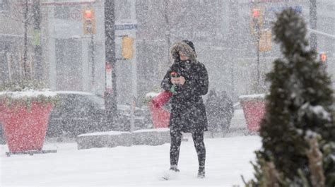 White Christmas in Toronto appears slim with warmer than normal December