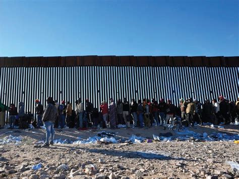 White House, Senate negotiators scramble to reach border deal