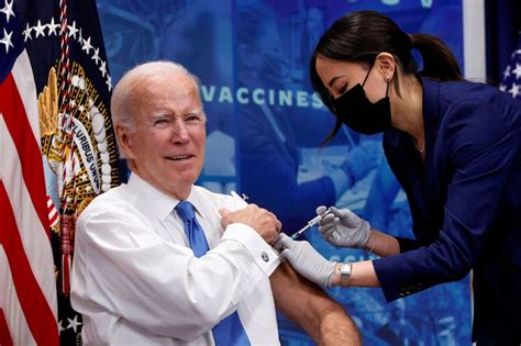 White House to end COVID-19 vaccine requirement for international travelers, others next week