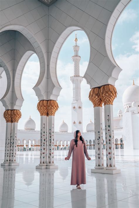 White Morris Instagram Abu Dhabi