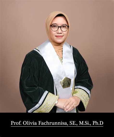 White Olivia Linkedin Semarang