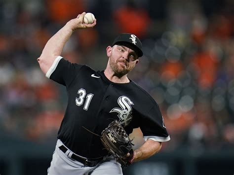 White Sox’s Hendriks says he’s in remission from lymphoma