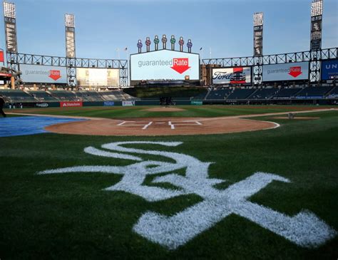 White Sox designate pitcher, select contract of minor league pitcher
