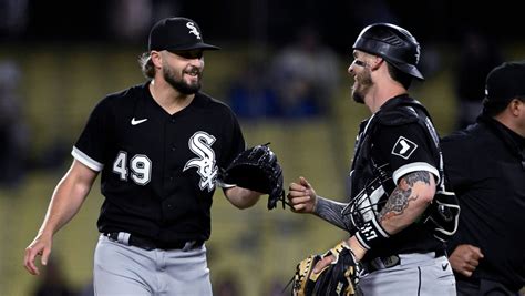 White Sox lose Clevinger and Grifol before beating Dodgers 8-4 to snap 3-game skid