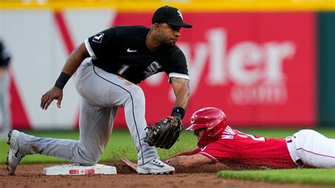 White Sox place INF Elvis Andrus on 10-day IL with oblique injury