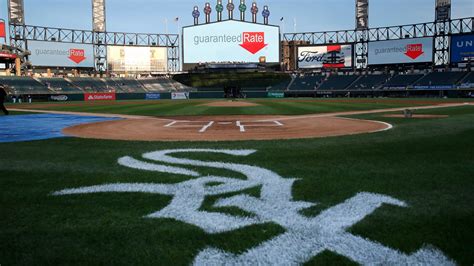 White Sox select contracts of 2 minor league pitchers