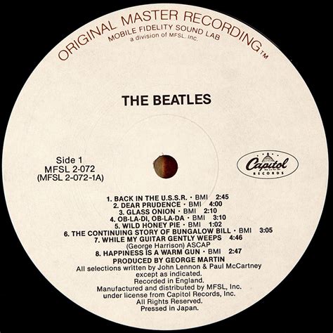 White album. The Beatles, habituellement surnommé Album blanc (White Album), ou quelquefois Double blanc, à cause de sa pochette extérieure entièrement blanche, est un double album des Beatles sorti le 22 novembre 1968 contenant trente chansons originales. C'est le neuvième album du groupe mais le premier sous leur propre label, Apple Records.Les … 