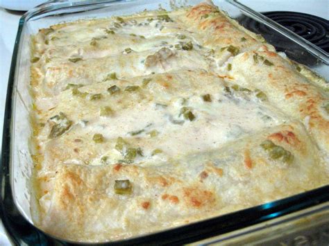 White chicken enchiladas pioneer woman. Whisk the chicken broth into the roux. Continue to cook for 3-5 minutes until thickened and bubbling. Remove from heat and let cool for 5 minutes. Add sour cream and chilies. Stir in sour cream, diced green chilies, salt, and cumin. Layer sauce and wraps. Pour half of the green chili sauce into the bottom of the pan. 