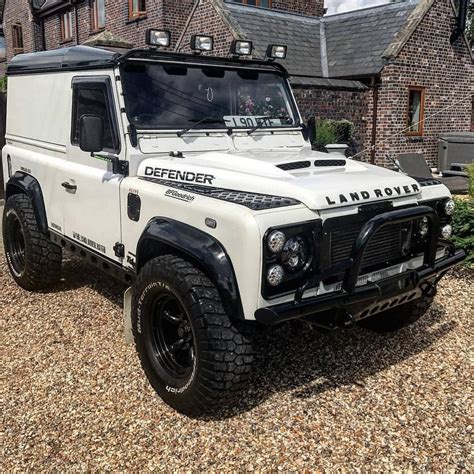 White defender. The Land Rover Defender 90 Hard Top is a niche commercial 4x4 that fulfils a very specific requirement. It's an upmarket alternative to a pick-up truck, and is ... 