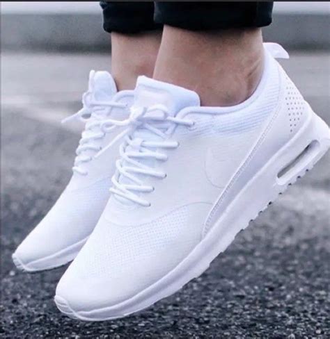 White gym sneakers. Things To Know About White gym sneakers. 