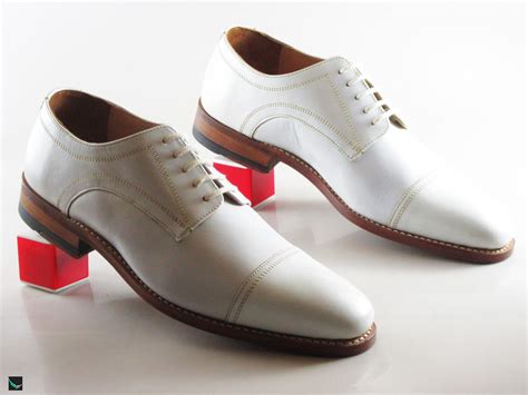 White leather shoes mens. Leather paint is the best paint to use on leather shoes; if the shoes are made of canvas or fabric, acrylic paint, fabric paint or fabric paint pens are better options. Before the ... 