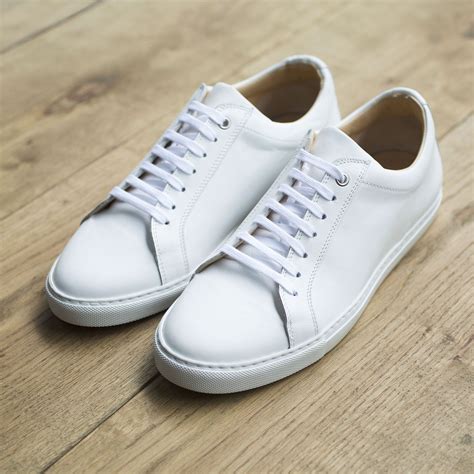 White leather sneakers for men. Custom men's white sneakers handcrafted and produced in Spain. High-quality Italian leather sneakers. Free shipping. Buy online. 