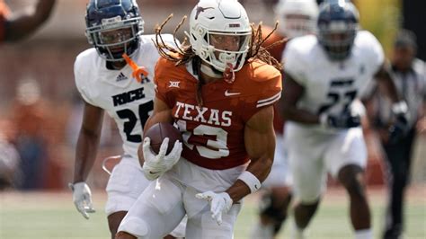 Whittington's attitude, consistent play help glue the Texas Longhorns offense together