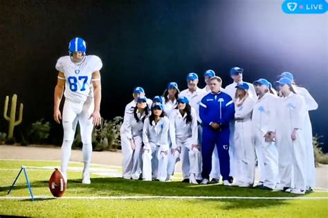 FanDuel Super Bowl commercial When is Rob Gronkowski's Super Bowl field goal kick? Gronk will attempt his kick during Super Bowl 57 on Sunday, Feb. 12, in a live ad for FanDuel.. 