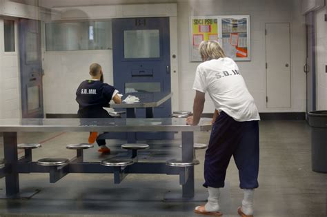 Who in jail san diego ca. Notice about visiting hours. These visiting hours are displayed in an easy to read format for your convenience. They represent the most typical visiting hours at this facility but may … 