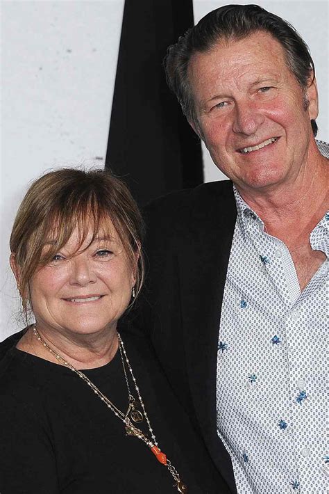 Who is brett cullen married to