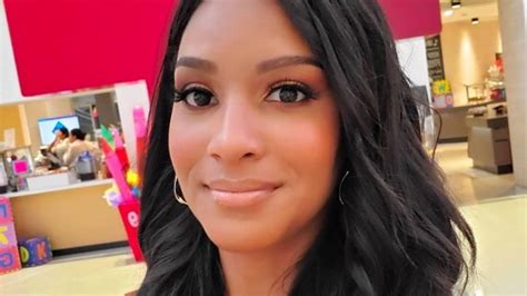 Chantel Everett Biography and Wiki. CeAir Everett famously known as Chantel Everett is a reality television star and model from Atlanta, Georgia who starred in showbiz in the fourth season of the reality TV series 90 Day Fiance on TLC alongside her husband Pedro Jimeno.. 