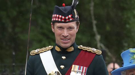 Who is johnny thompson. Major Johnny Thompson, of the 5th Battalion Royal Regiment of Scotland, is King Charles III's equerry, which is an officer of the royal household who assists members of the royal family. As the King's equerry, he is responsible for the detailed planning and execution of the monarch's daily programmes. This includes looking after carriages ... 