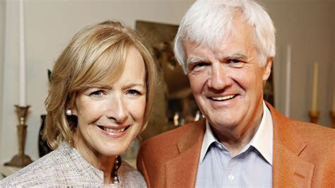 Judy Woodruff Image Judy Woodruff Husband. Woodruff has been married to her husband Al Hunt for over 40 years and is still going strong. She and Hunt got hitched back in 1980, Also, Al works for Bloomberg News as an executive editor. Judy Woodruff Children.. 