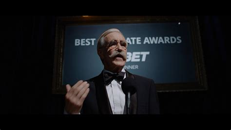 Who is the actor in the 1xbet commercial