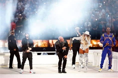 Who performed at the super bowl 2022. By Tim Chan. February 14, 2022. Miley Cyrus performs onstage during the Bud Light Super Bowl Music Festival at Crypto.com Arena on February 12, 2022 in Los Angeles, California Getty Images for Bud ... 