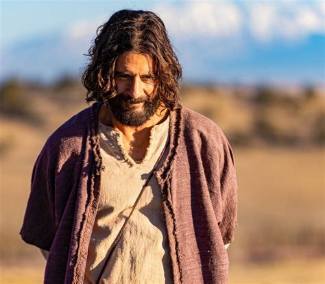 Who played jesus in the chosen. As mentioned, actor Jonathan Roumie portrays Jesus in "The Chosen," but who is he? Roumie is an actor who was initially cast in a short film by Jenkins that was released a … 
