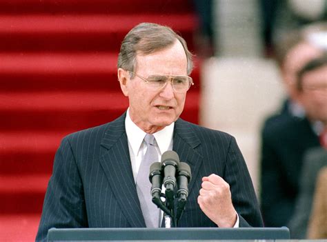 Who was the president in 1989 1993? George H. W. Bush, as the 41st President (1989-1993), brought to the White House a dedication to traditional American values and a determination to direct them toward making the United States “a kinder and gentler nation” in the face of a dramatically changing world.