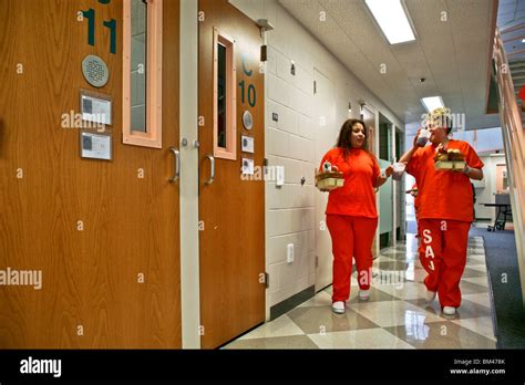 11 déc. 2020 ... ... Orange County's jail population by half to allow for more social distancing among inmates; Barnes said his department was "evaluating the ....