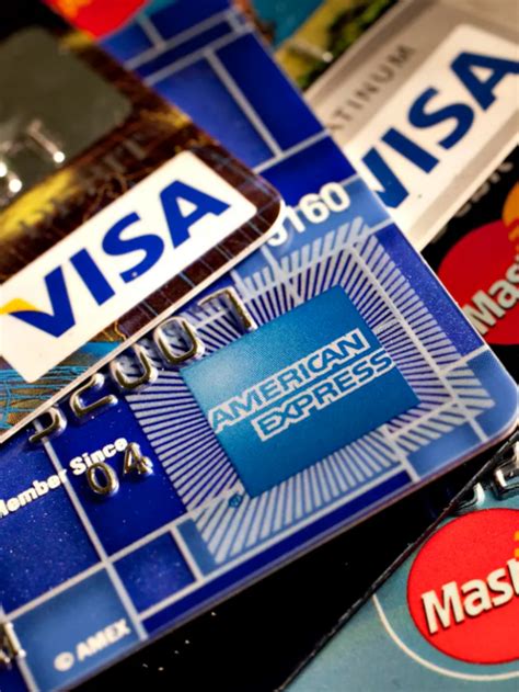 Why Most Americans Should Not Use Credit Cards