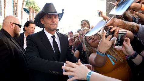 Why Tim McGraw Only Wrote Seven of His 206 Songs - CMT