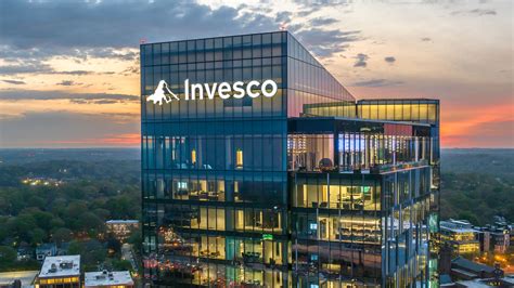 Why You Should Consider the Invesco S&P 500 Equal Weight ETF (RSP) Over Vanguard's VOO (2026)