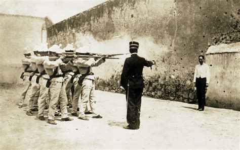 Why are firing squads for US executions being debated?