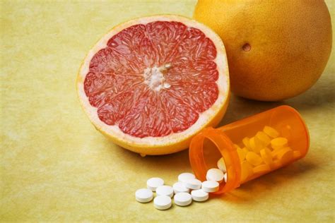 Grapefruit juice, it turns out, can affect some medications Dec 30, 2020 · Grapefruit contains a chemical that can interfere with your body’s ability to break down or metabolize certain statin medications. . 