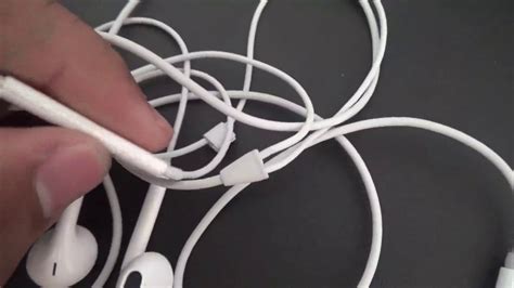Why do my apple wired earbuds keep pausing.  i unplugged them Troubleshooting Guide...
