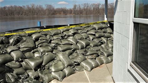 Why do people use sandbags before a flood