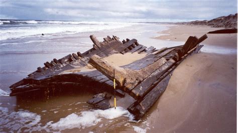 Why does a shipwreck on Tasmania