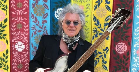 Why does Marty stuart wear the scarf around is neck all the time? One of his band members got drunk and went to get a tattoo. Marty went to talk the fella out of it. An altercation ensued and .... 