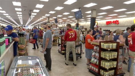 Some quick facts: Advertisement. 1. Texas-sized: Buc-ee's is a 60,000-square-foot store on 19 acres. It's got 84 gas pumps and storage for a little under a quarter million gallons of fuel.