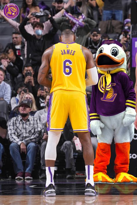 Why don’t the Lakers have a mascot? - Silver Screen and Roll