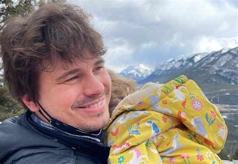 Why is jason ritter in a wheelchair