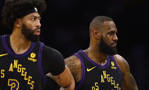 Why the Lakers are barred from wearing their black uniforms tonight