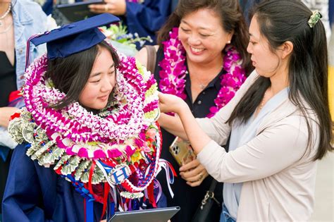 Why the graduation lei is a popular, meaningful tradition