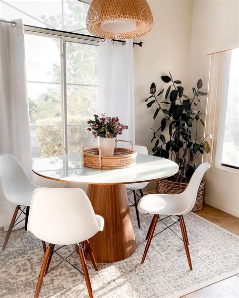 Why use a round dining table