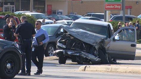 Wichita kansas accident. Updated: Jul 28, 2020 / 04:23 PM CDT. WICHITA, Kan. (KSNW) – Wichita police responded to an injury accident call at Harry and Rock shortly after noon Tuesday. The crash involved a black SUV and ... 
