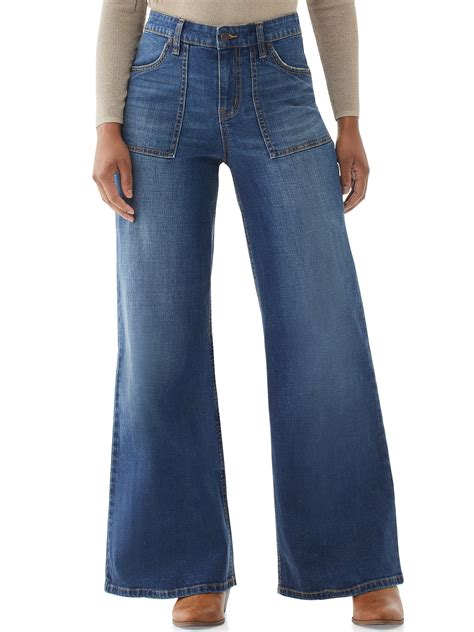Wide leg jeans. ZARA's wide leg jeans are fitted at the waist and fall loosely to the ankle, creating a beautiful triangular shape as an alternative to the straight lines of the more body-hugging styles. Among the styles that are back for good are flared jeans, and there are a few styling tricks that make wearing these on-trend jeans a breeze. For instance ... 