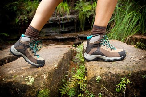 Wide toe box hiking shoes. Wide toe box hiking shoes just lets your feet be feet, and function naturally without something getting in the way. One of the most common issues cause by narrow shoes are bunions. As your big toe is pushed inward, the metatarsals become misaligned, causing pain and stiffness. By wearing shoes with a … See more 