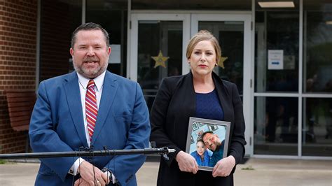 Widow sues Oklahoma sheriff who discussed killing reporters